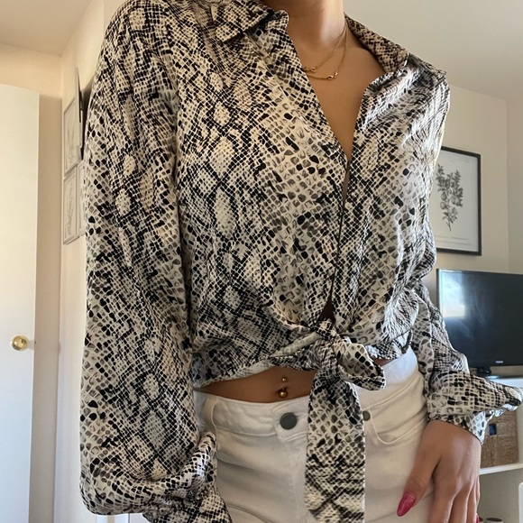 Good American blouse! - Picture 3 of 4